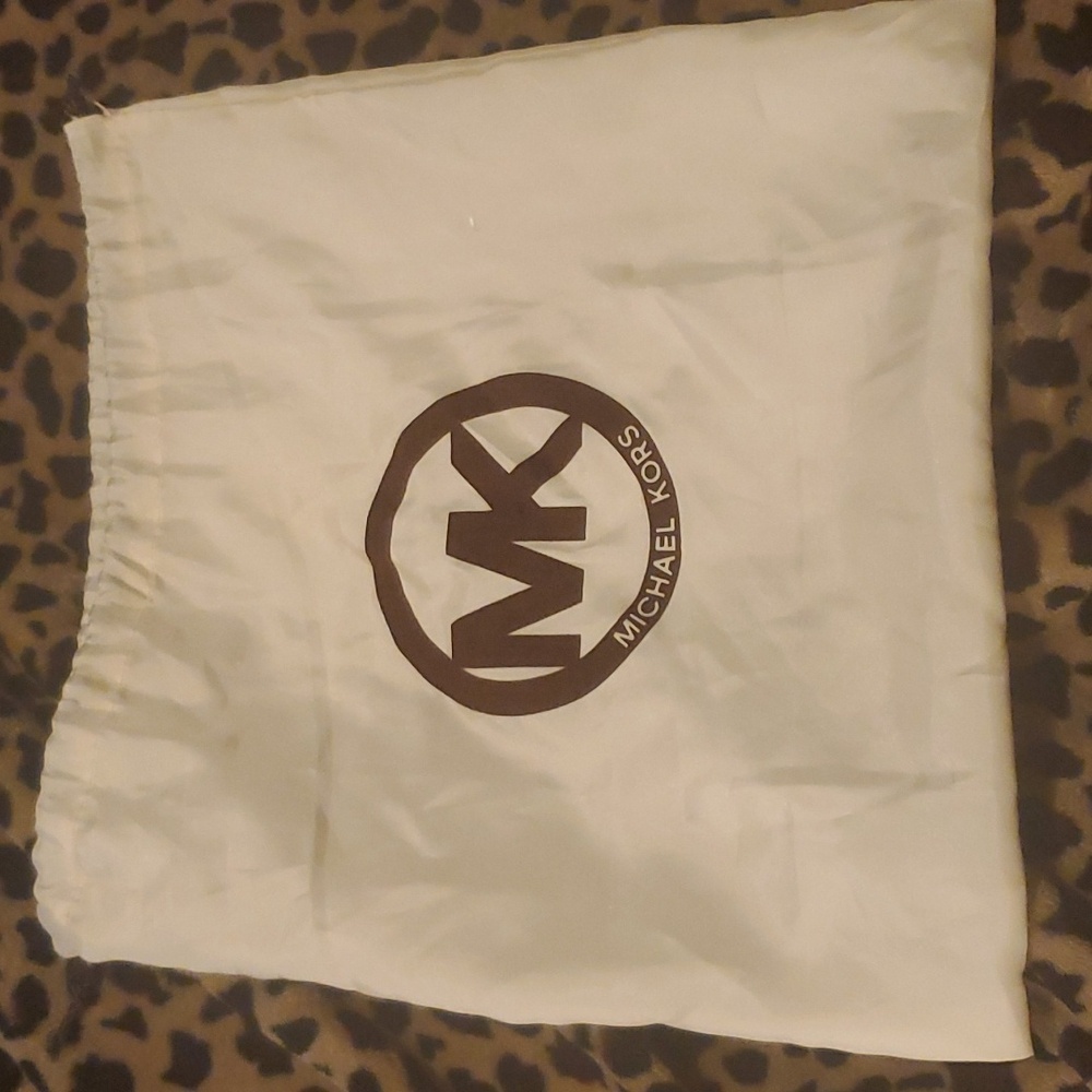 MK LG CROSSBODY PURSE - Picture 3 of 9